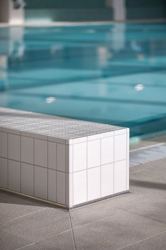 RAKO POOL dlažba 10x10 cm, mat reliéf, bílá GRH0K223 Obrázek - fotka