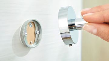 TESA SMOOZ držák toaletního papíru, nástěnný, chrom 40328-00000-00 Obrázek - fotka