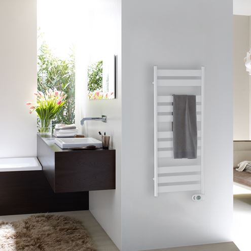 ZEHNDER ZETA koupelnový radiátor 1674/600, elektrický, s topnou tyčí, černá RAL9005 ZETBE-160-060/MQ Obrázek - fotka