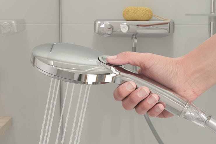 GROHE RAINSHOWER SMARTACTIVE 130 sprchová souprava 4-dílná, ruční sprcha pr. 130 mm, 3 proudy, tyč, hadice, polička, chrom 26548000 Obrázek - fotka