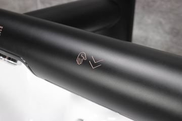 JET DRYER AIRTAP 2V1 umyvadlová senzorová baterie, s osoušečem rukou, napájení ze sítě, černá 8596220013408 Obrázek - fotka