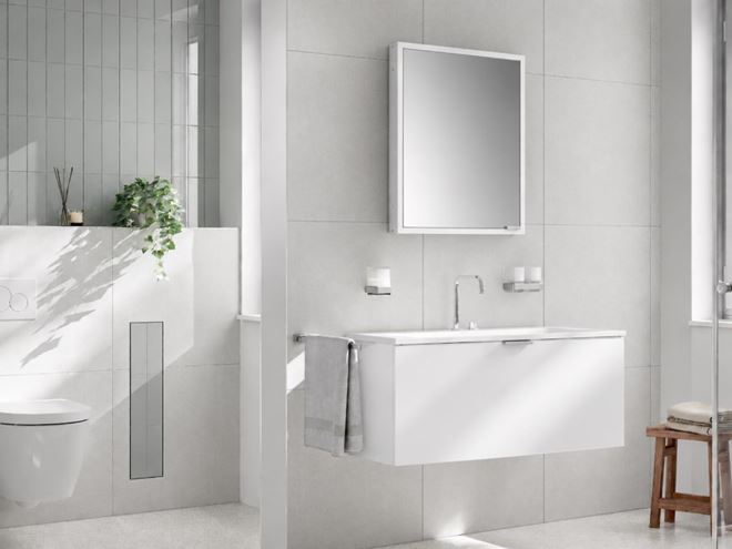 EMCO PRIME SLIM zrcadlová skříňka vestavná 60x70x14,4 cm, osvětlení s regulací stmívání a teploty světla, s vypínačem a el. zásuvkou, panty vlevo, hliník, zadní stěna zrcadlo 949708201 Obrázek - fotka
