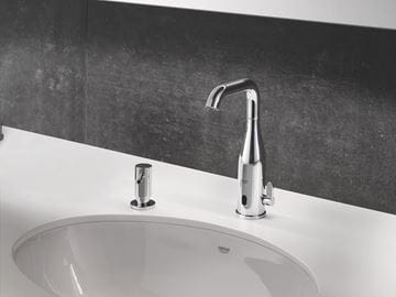 GROHE ESSENCE E umyvadlová senzorová baterie s regulací teploty, napájení ze sítě, chrom 36444000 Obrázek - fotka