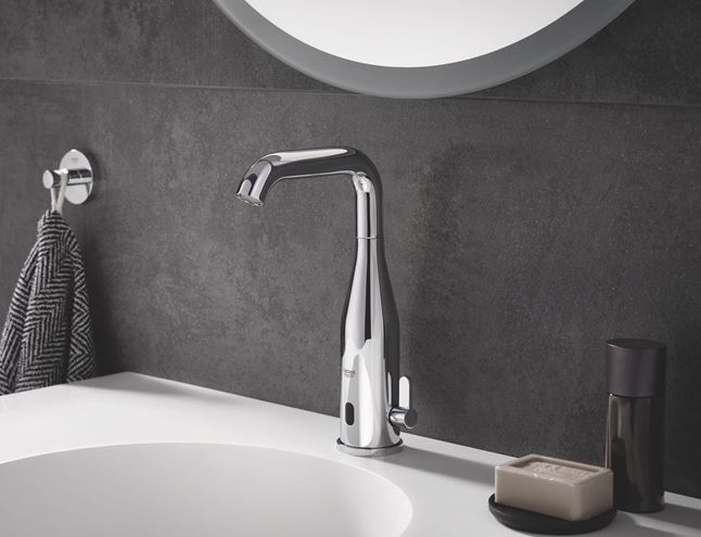 GROHE ESSENCE E umyvadlová senzorová baterie s regulací teploty, napájení z baterie, chrom 36445000 Obrázek - fotka
