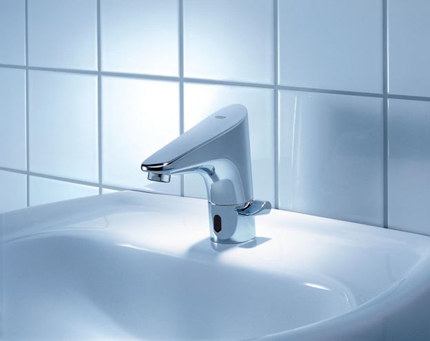 GROHE EUROPLUS E umyvadlová senzorová baterie s regulací vody, napájení z baterie, chrom 36207001 Obrázek - fotka