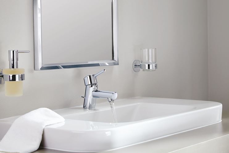 GROHE ESSENTIALS dávkovač tekutého mýdla 160 ml, nástěnný, sklo, chrom 40448001 Obrázek - fotka