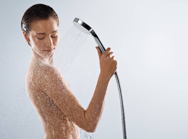HANSGROHE CROMA E 1JET ruční sprcha pr. 110 mm, EcoSmart, kartáčovaný černý chrom 26815340 Obrázek - fotka