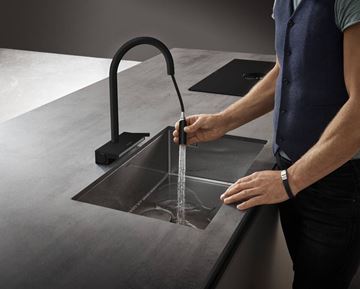 HANSGROHE AQUNO SELECT M81 dřezová baterie, s vytahovací sprškou a plochým sprchovým proudem, matná černá 73837670 Obrázek - fotka