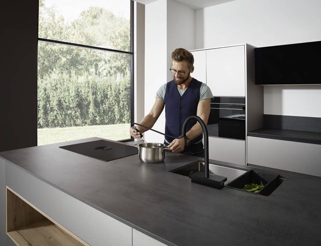 HANSGROHE AQUNO SELECT M81 dřezová baterie, s vytahovací sprškou a plochým sprchovým proudem, matná černá 73837670 Obrázek - fotka