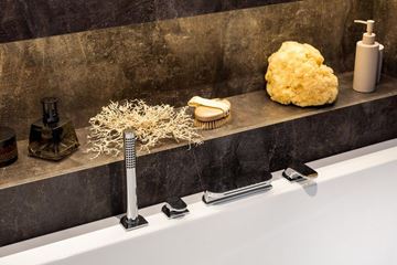 RAVAK CHROME CR 025.00 baterie na okraj vany, 4-otvorová, s přepínačem, se sprchovou soupravou, chrom X070073 Obrázek - fotka
