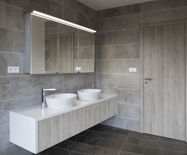 TIMERA SENTA HSSN zrcadlová skříňka 100x70,7x21,7 cm, osvětlení, s vypínačem a el. zásuvkou, hliník, stříbrná HSSN 0707 1000.301 Obrázek - fotka