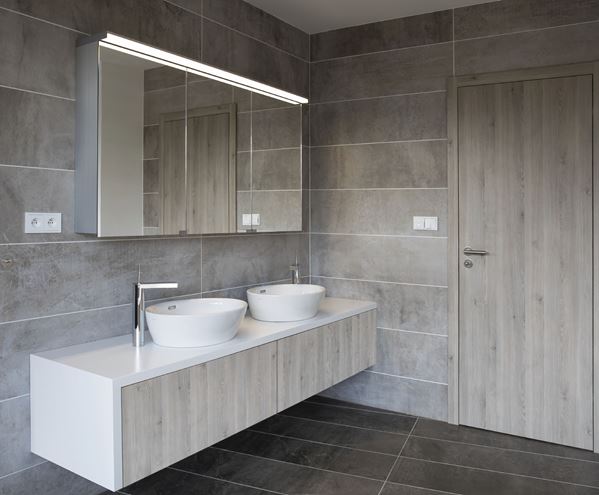 TIMERA SENTA HSSN zrcadlová skříňka 120x70,7x21,7 cm, osvětlení, s vypínačem a el. zásuvkou, hliník, stříbrná HSSN 0707 1200.301 Obrázek - fotka