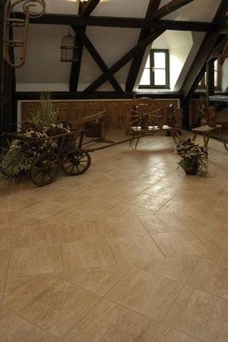 RAKO TRAVERTIN sokl 7,2x30 cm, mat reliéf, hnědá DSAJ8037 Obrázek - fotka