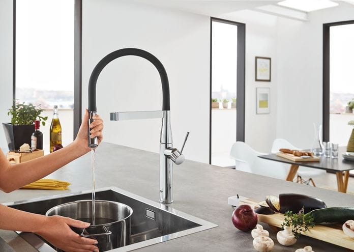 GROHE ESSENCE NEW dřezová baterie, s flexi ramínkem a sprškou, phantom black 30503KF0 Obrázek - fotka