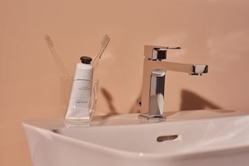IDEAL STANDARD EDGE SLIM umyvadlová stojánková baterie, chrom A7103AA Obrázek - fotka