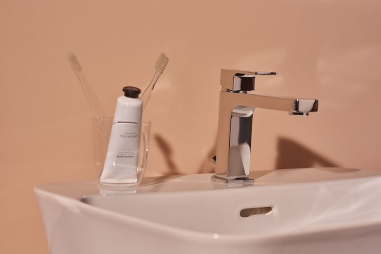 IDEAL STANDARD EDGE SLIM umyvadlová stojánková baterie, chrom A7103AA Obrázek - fotka