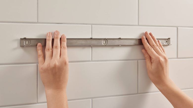 HANSGROHE WALLSTORIS nástěnná lišta 700 mm, matná černá 27904670 Obrázek - fotka