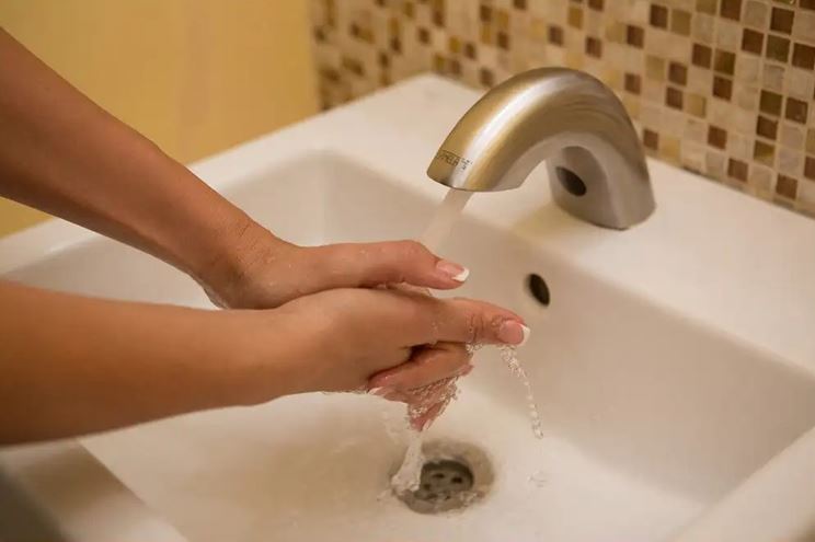 SANELA umyvadlová senzorová baterie pro jednu vodu, napájení z baterie, nerez SLU 45B Obrázek - fotka