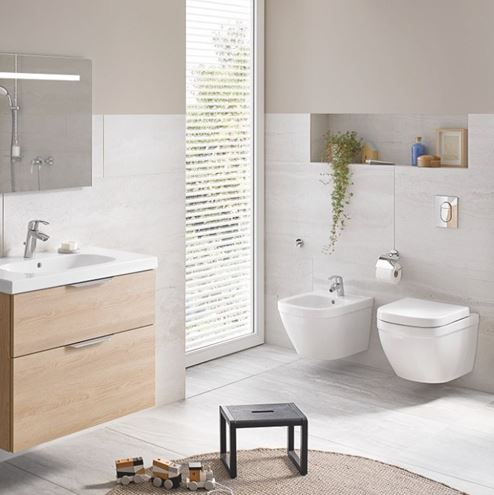 GROHE EURO CERAMIC závěsné WC se SoftClose sedátkem, Rimless, Triple Vortex splachování, alpská bílá 39554000 Obrázek - fotka