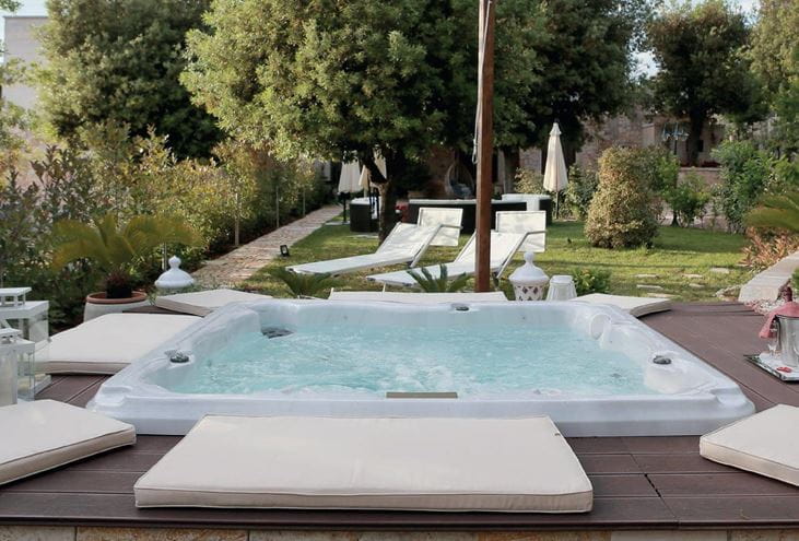 JACUZZI J-235 vířivka 213,5x213,5 cm, pro 6 osob, 35 trysek, s termokrytem, s osvětlením, platinum/roasted chestnut J235+903003210 MSF Obrázek - fotka