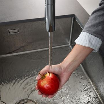 HANSGROHE AQUNO SELECT M81 dřezová baterie, s vytahovací sprškou a plochým sprchovým proudem, chrom 73837000 Obrázek - fotka