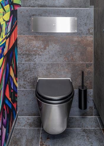 SANELA piezo splachovač WC, s montážním prvkem s nádržkou, napájení z baterie, antivandal SLW 02PA Obrázek - fotka