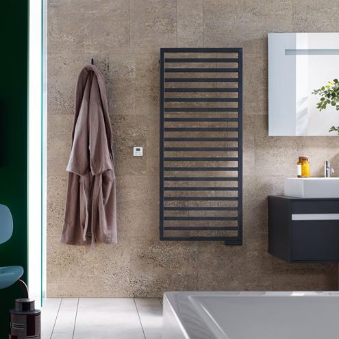 ZEHNDER QUARO koupelnový radiátor 1400/600, středové připojení, black matt 0557 QA-140-060-0557 Obrázek - fotka