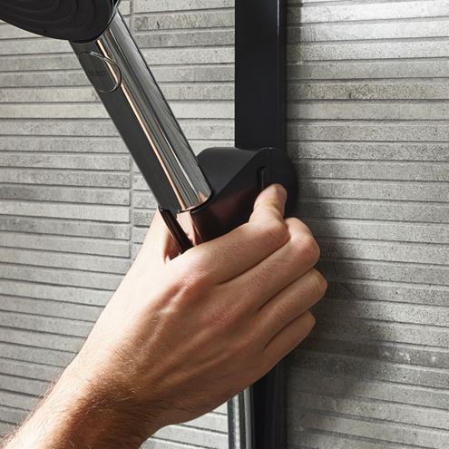HANSGROHE WALLSTORIS nástěnný otočný držák ruční sprchy, matná černá 27917670 Obrázek - fotka