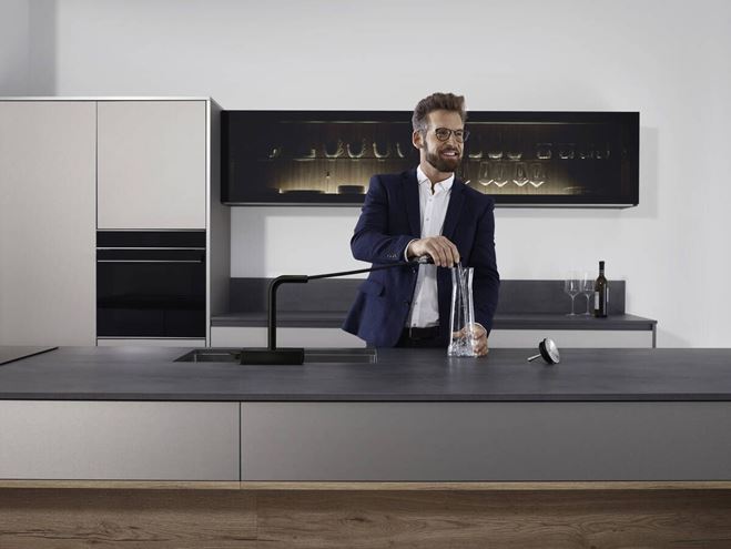HANSGROHE AQUNO SELECT M81 dřezová baterie, s vytahovací koncovkou a plochou sprškou, sBox, EcoSmart, matná černá 73830670 Obrázek - fotka